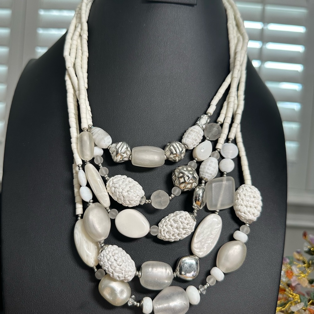 Chicos, necklace to white and silver, multi strand necklace, unique and stunning